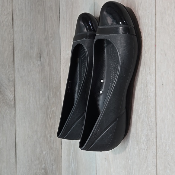 Crocs Women's Black Flats Clog Shoes Sz 9 - Picture 2 of 11